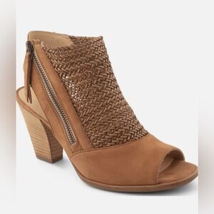 NWT - Paul Green Tan Woven Heeled Boots